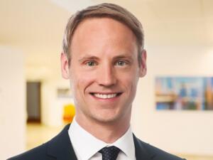 Benjamin Schroer, Hogan Lovells